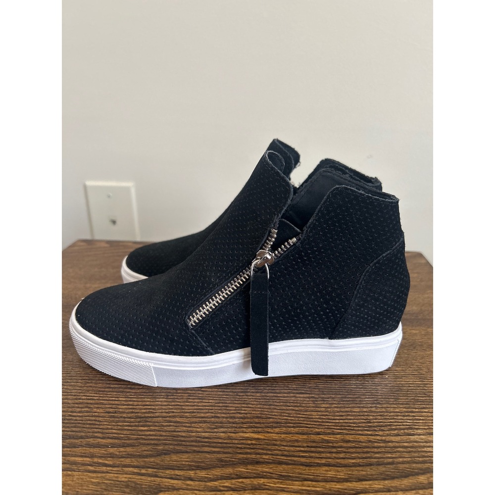 Steve Madden Caliber Black Perforated Leather Wedge Sneakers Womens 5.5M